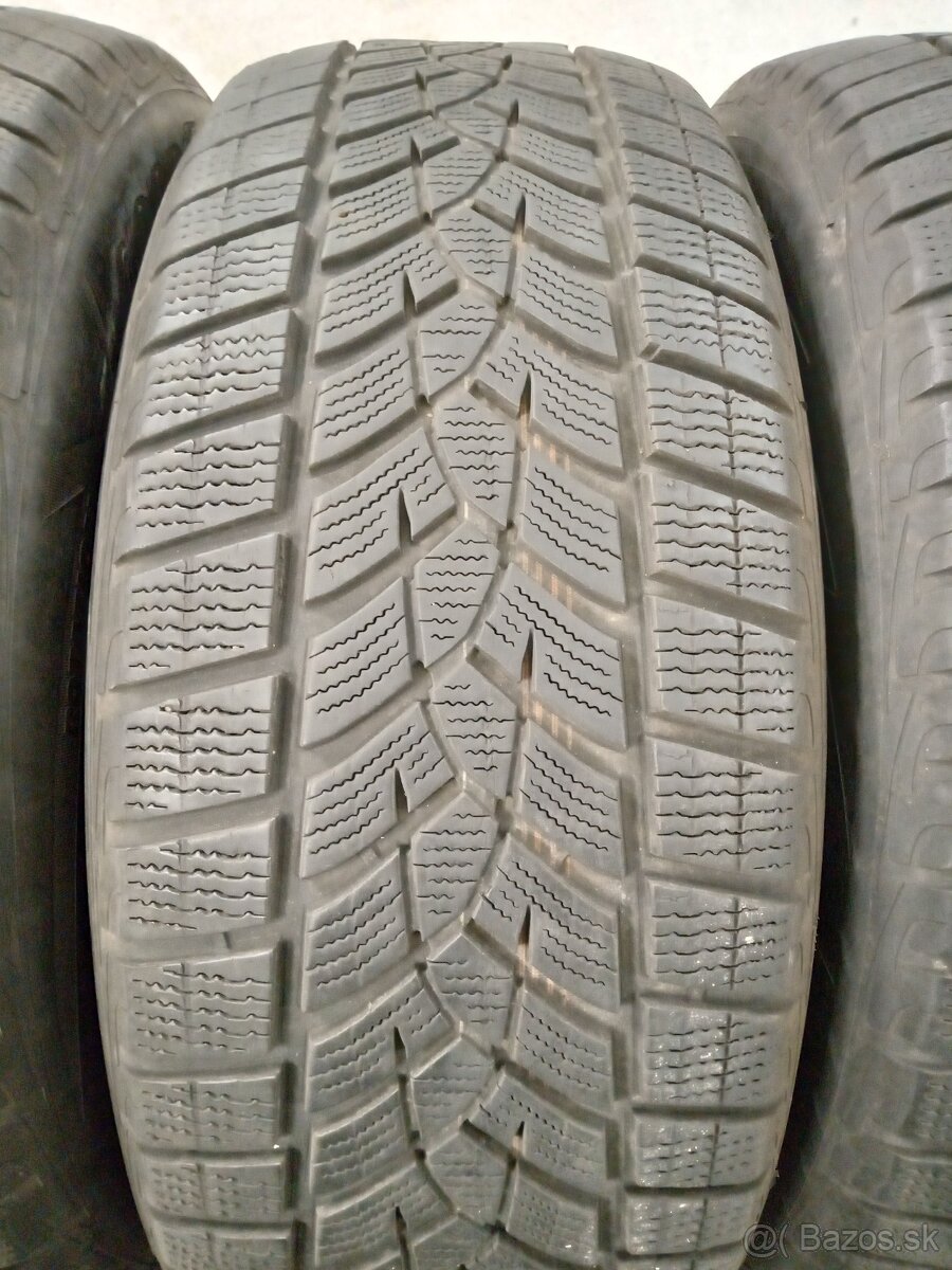 Predam 4ks zimne 235/60 R18 107H GOODYEAR