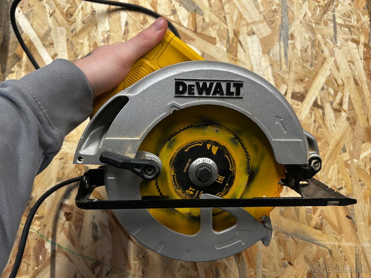 DeWALT Kotúčová píla DWE560-QS