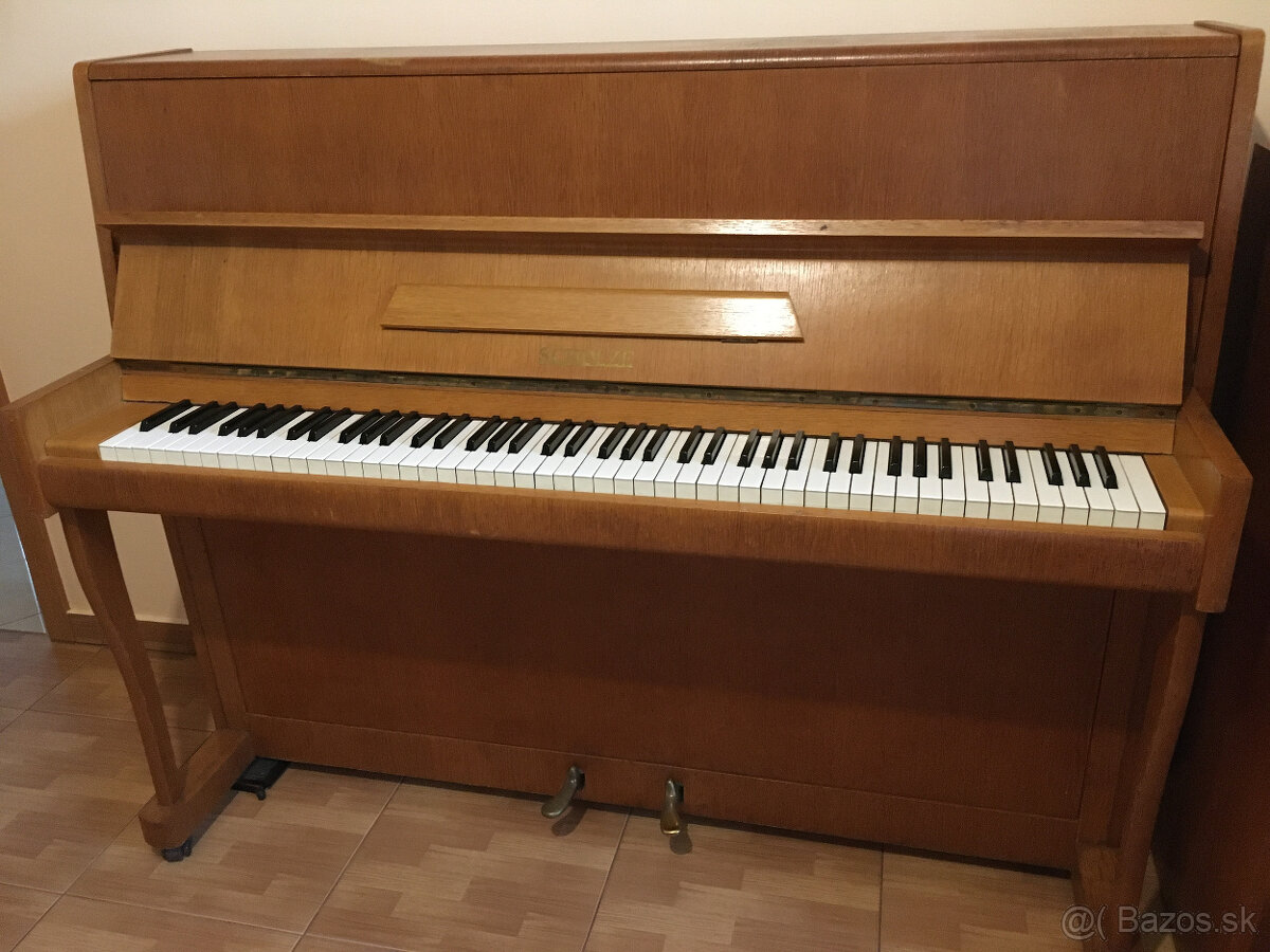 Piano značky "SCHOLZE"