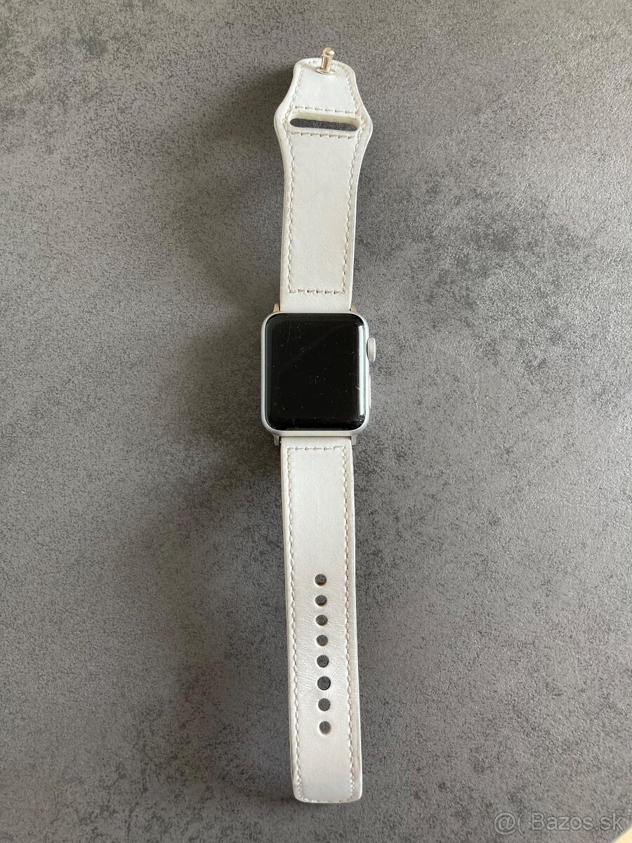 iwatch seria 3 spolu a nahradnymi remienkami