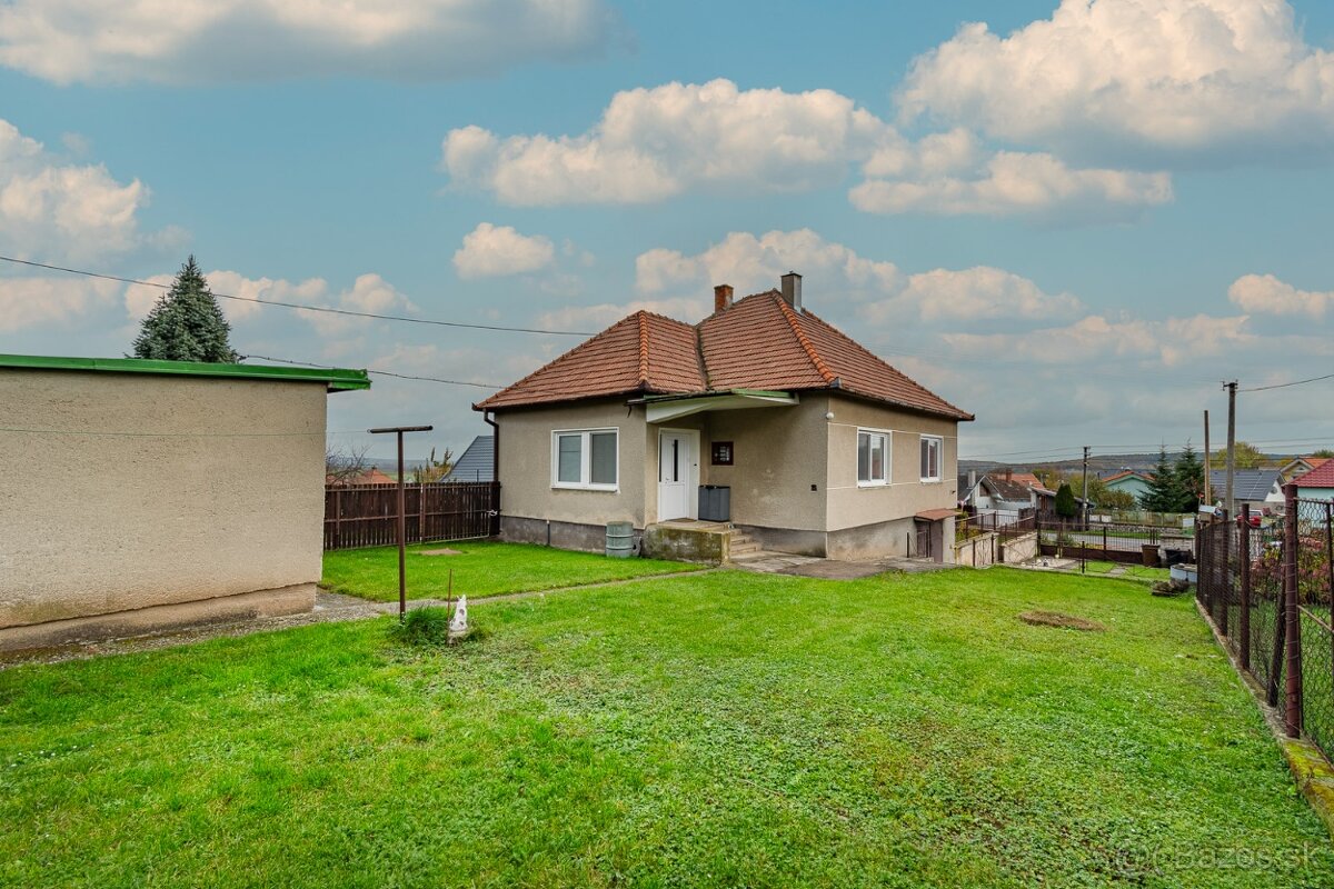 Na predaj rodinný dom s veľkým pozemkom a garážou