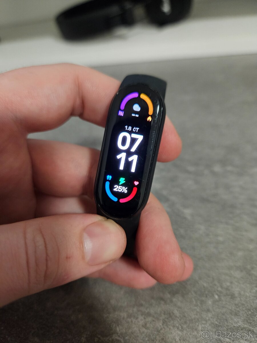 Xiaomi Mi Band 6 vr. nabíjačky