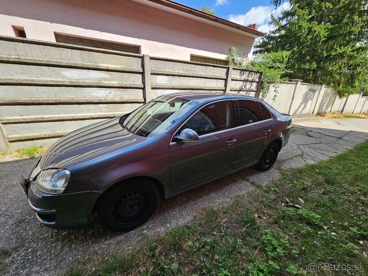 Predáme zachovalý VW Jetta 1,6-75kW automat -1 majiteľ