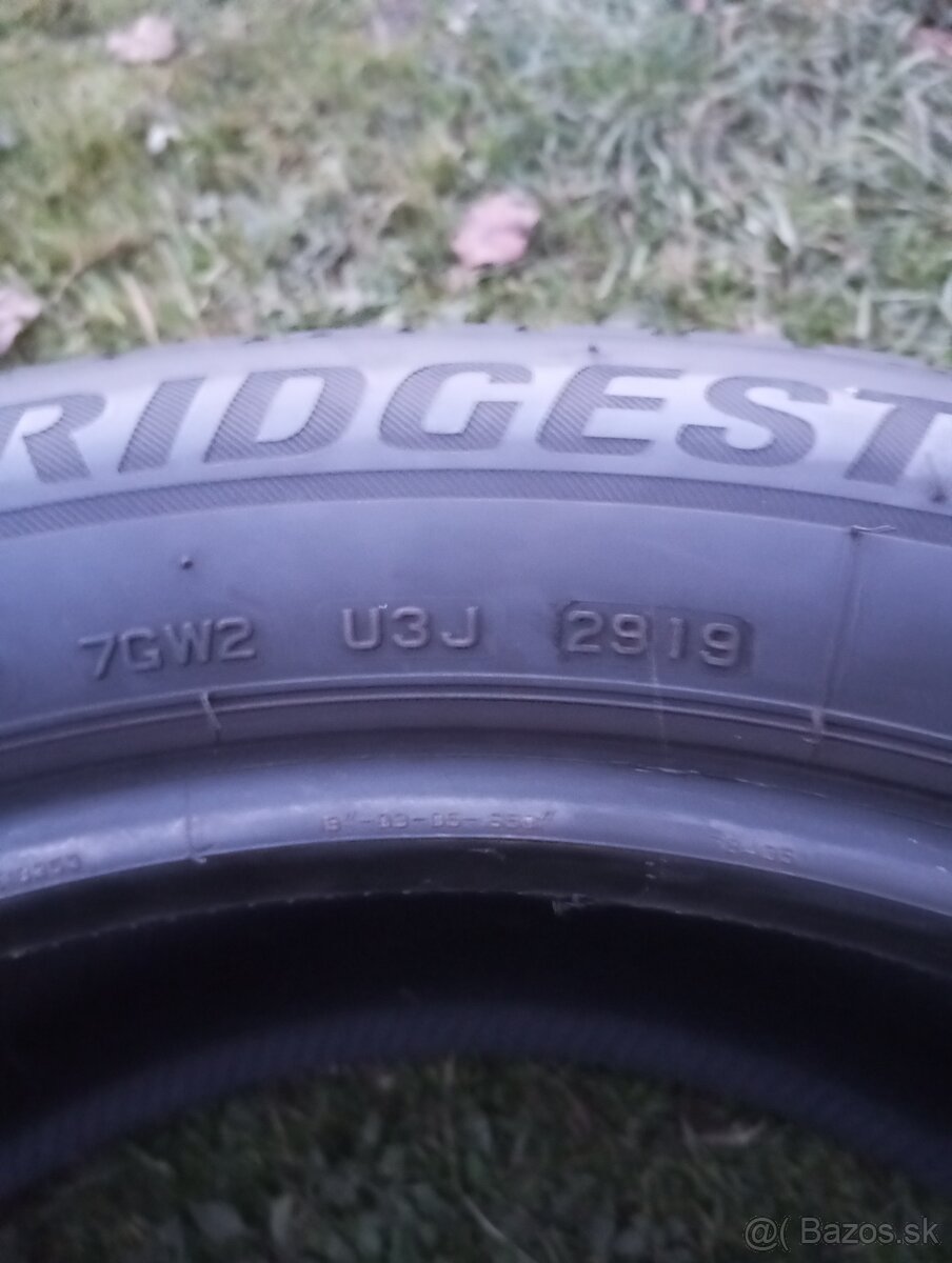 245/50 R19