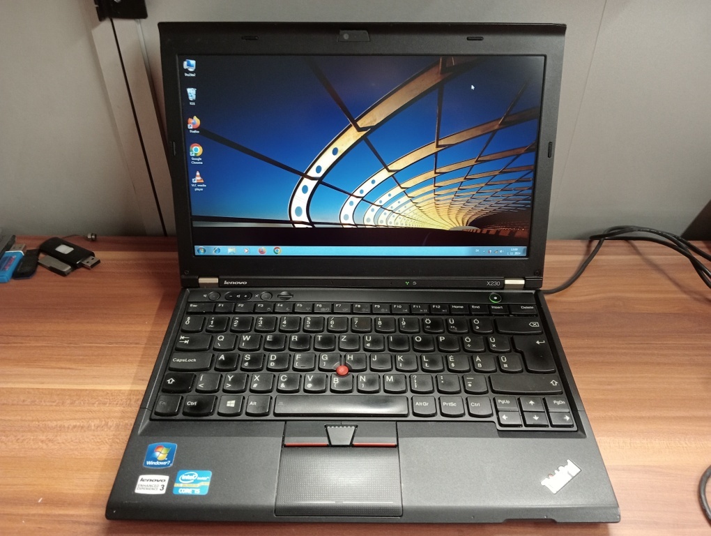 predám LENOVO THINKPAD X230 , WINDOWS 7 ,bez baterky