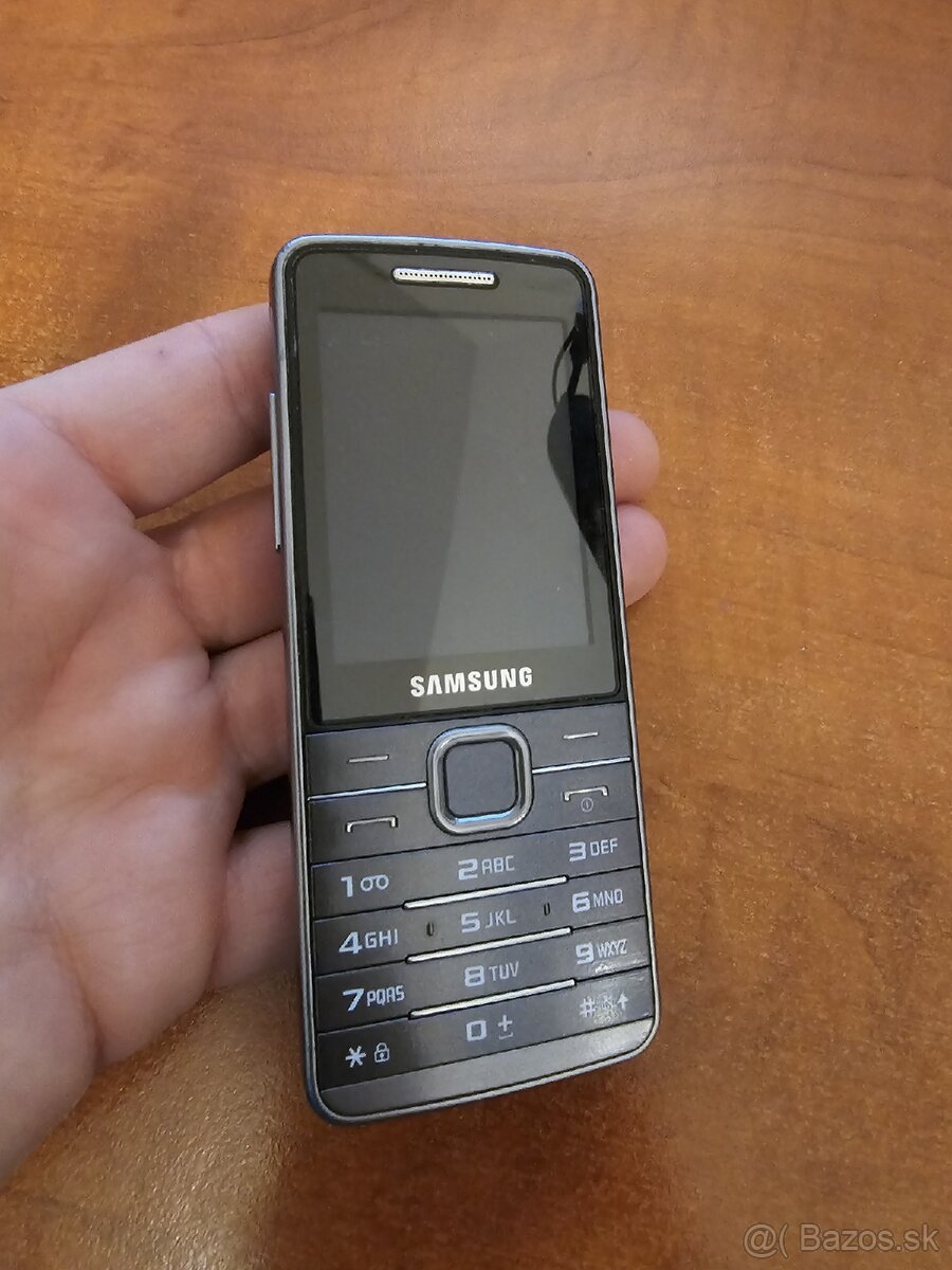 Tlacidlovy telefon Samsung GT-C3750