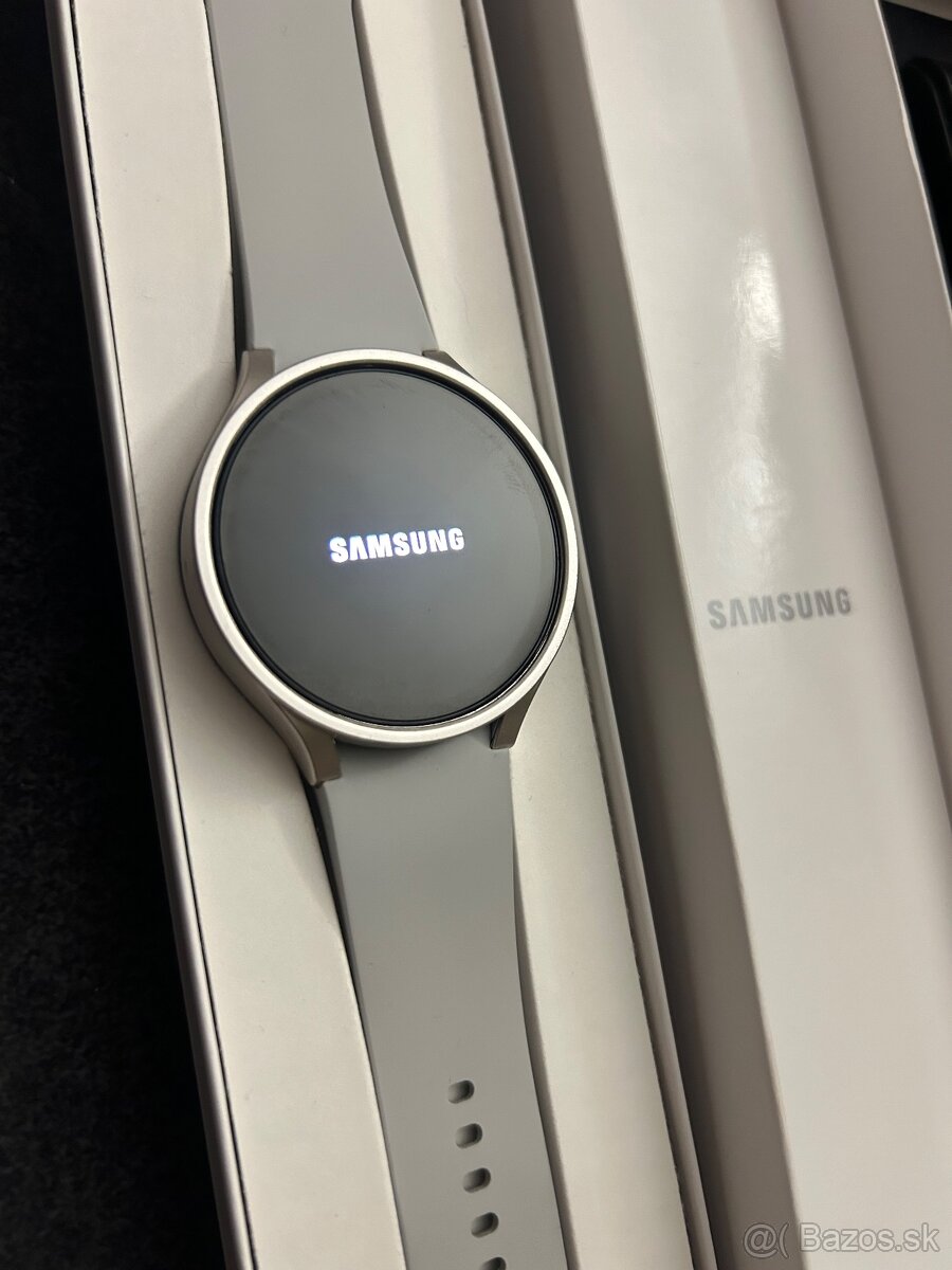 Samsung Galaxy Watch 6 44mm Silver - super stav