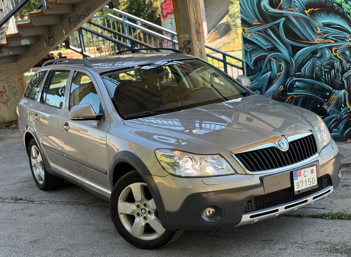 ŠKODA OCTAVIA SCOUT 2.0TDI ELEGANCE BI-XENON ŤAŽNÉ TOP STAV