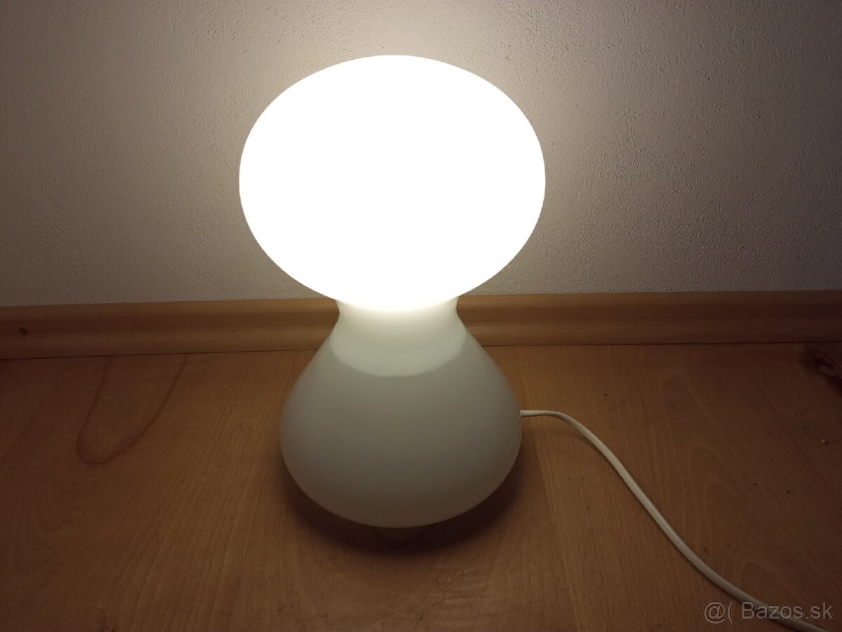 Retro bílá skleněná lampa