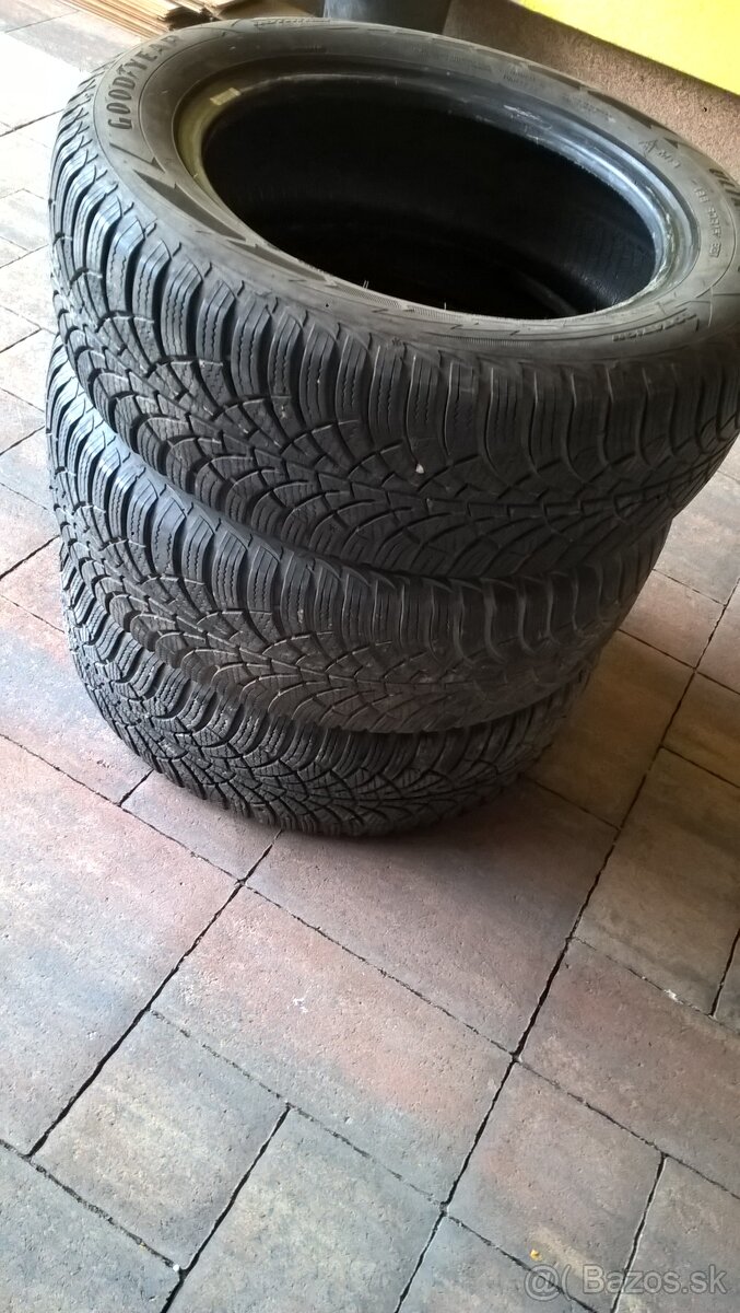 3 ks ZIMNÉ 195/60 R15 88T GOODYEAR cca 6-7 mm  LEN 25,-€/kus