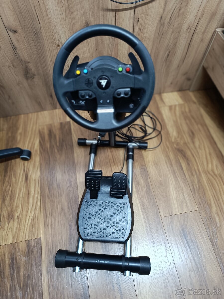 Volant a pedále Thrustmaster TMX force so stojanom