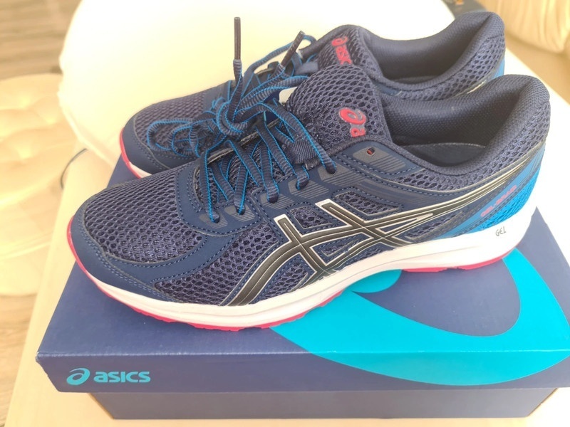 tenisky asics 40,5 nove v krabici