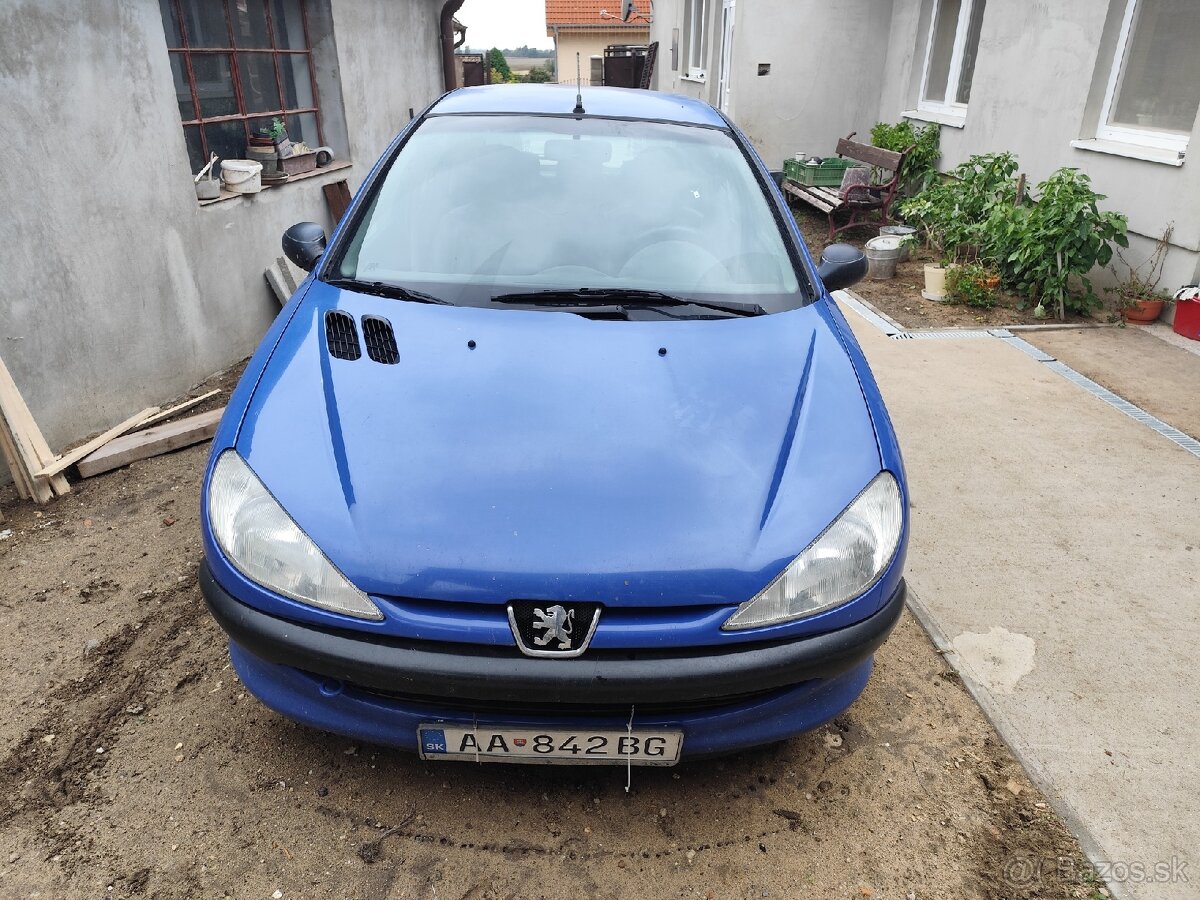 Peugeot 206  1.4 benzín