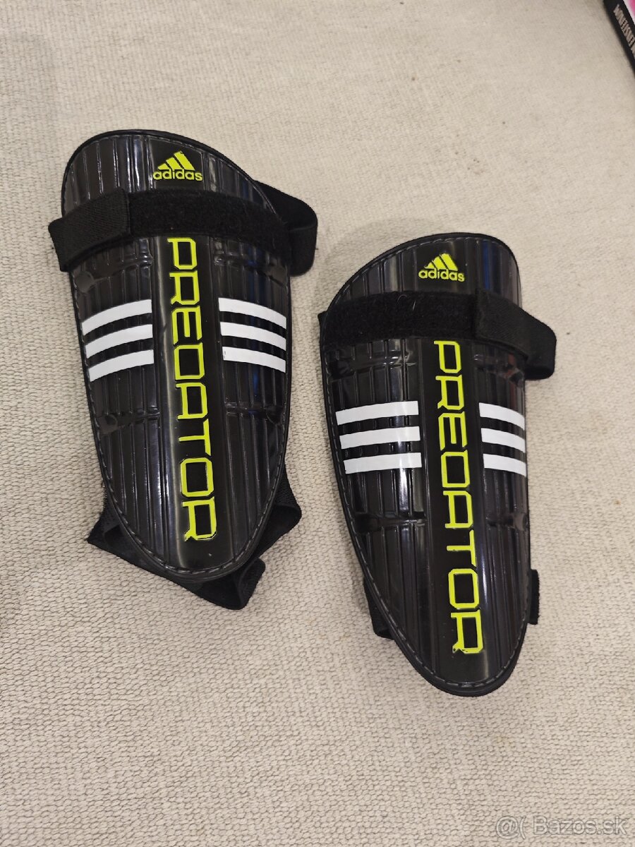 Futbalový chránič Adidas Predator