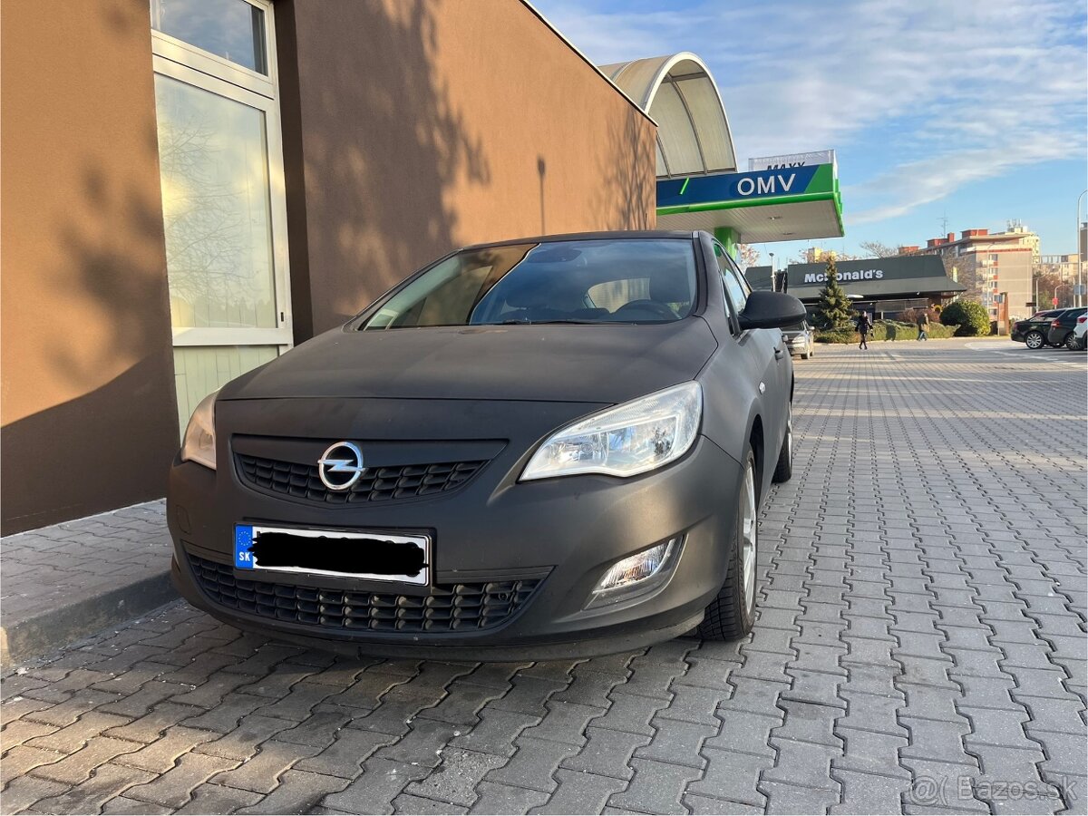 Predám Opel astra J