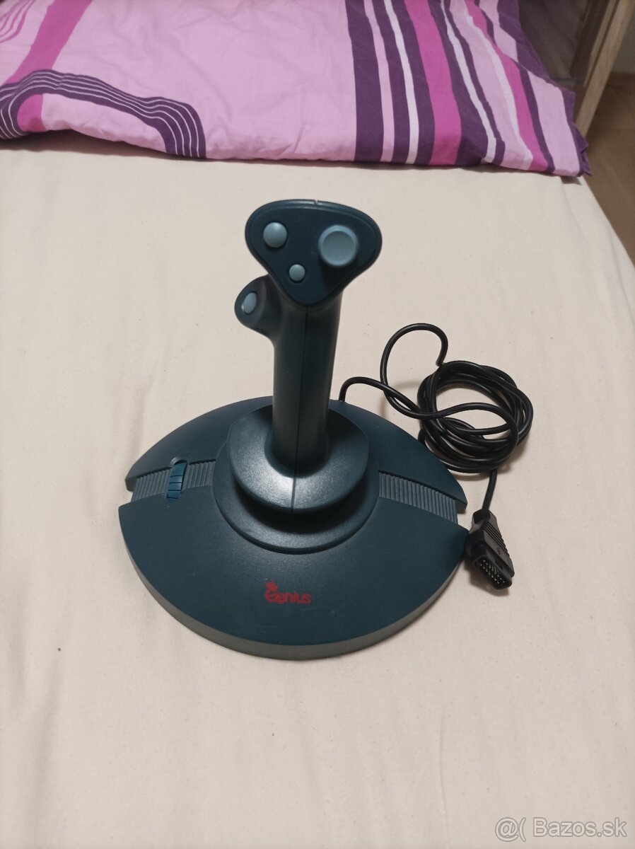 Herný joystick