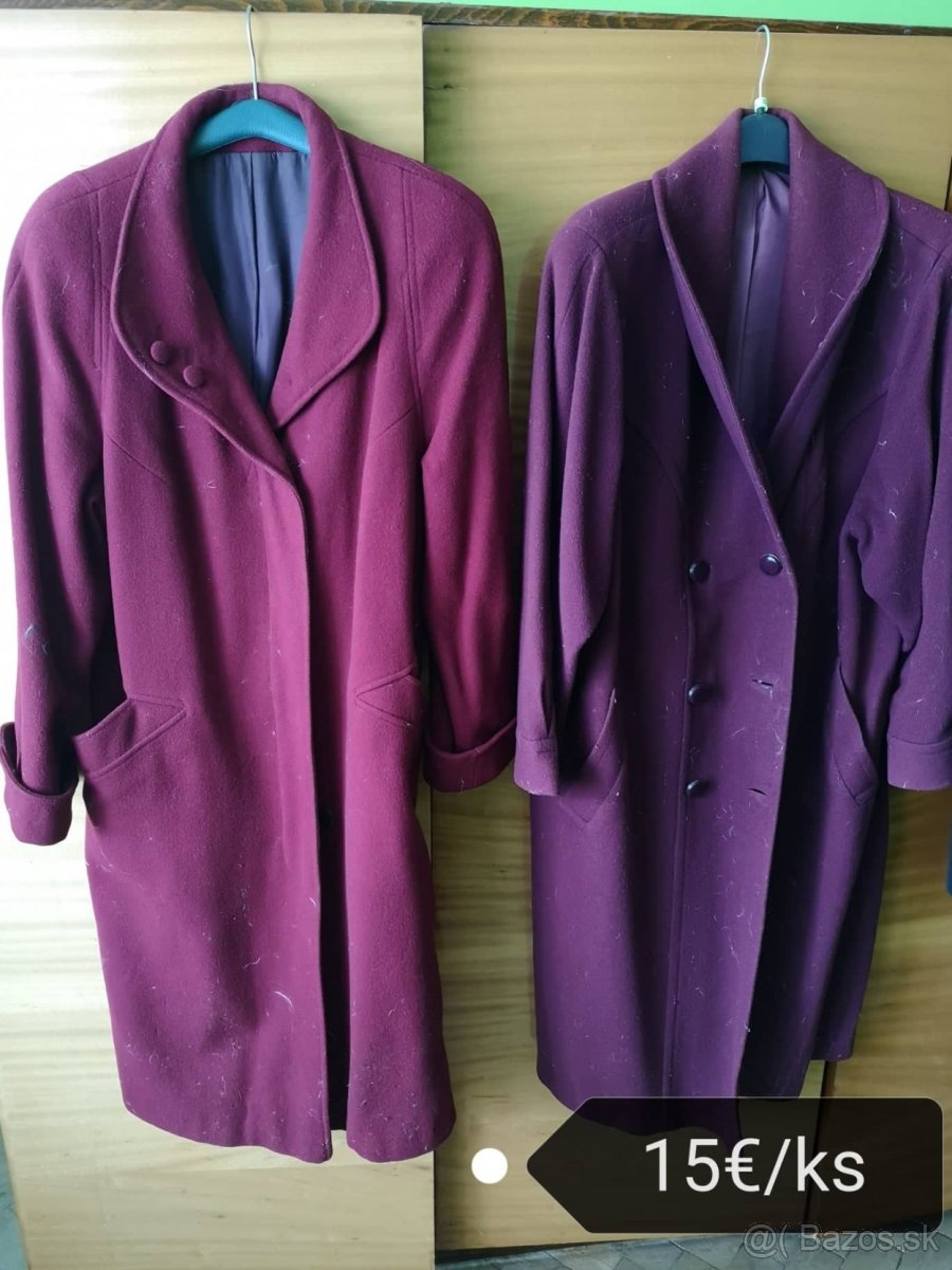 Dlhý fialový a bordový kabát