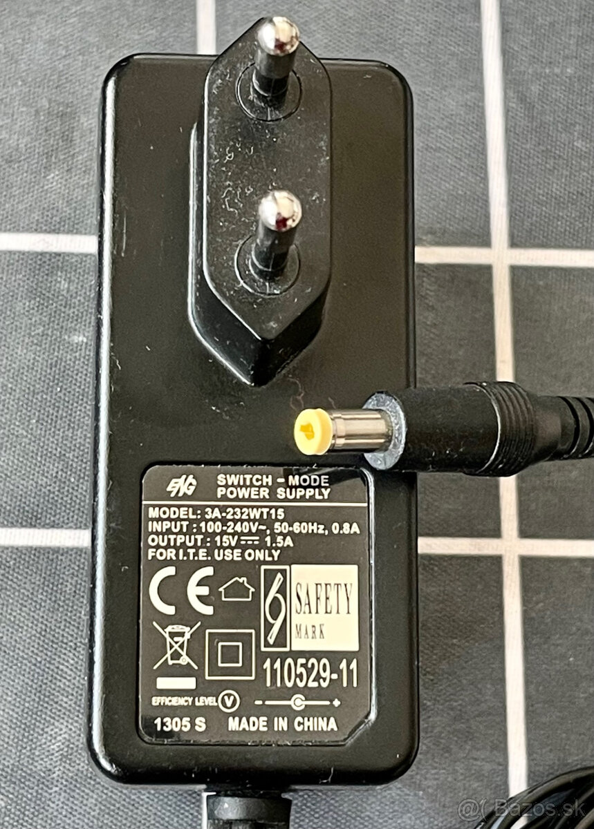 Sieťový adaptér AC/DC Output 15 V, 1,5 A