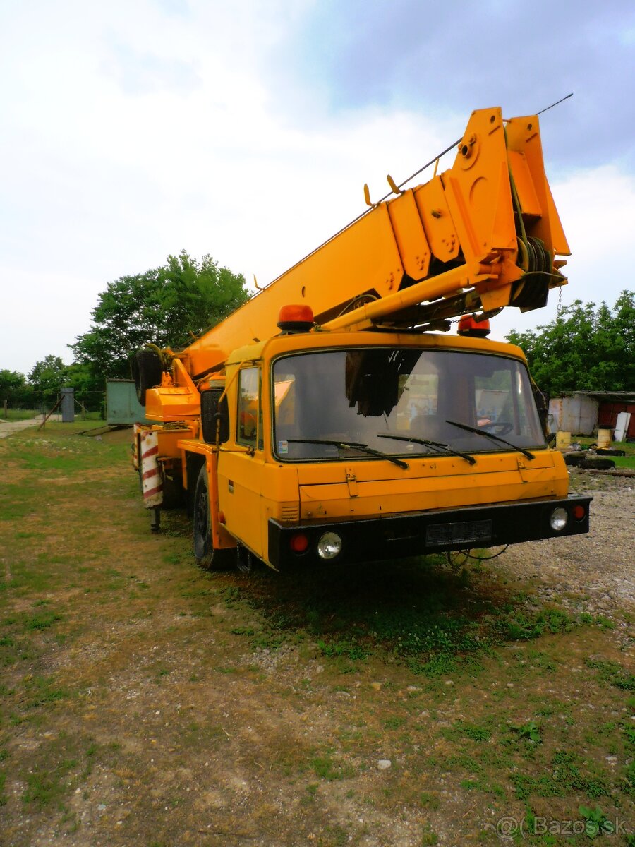 autožeriav Tatra 815 AD 28T .