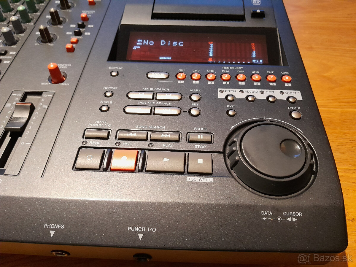 Strihový mixpult YAMAHA multitrack MD recorder MD8