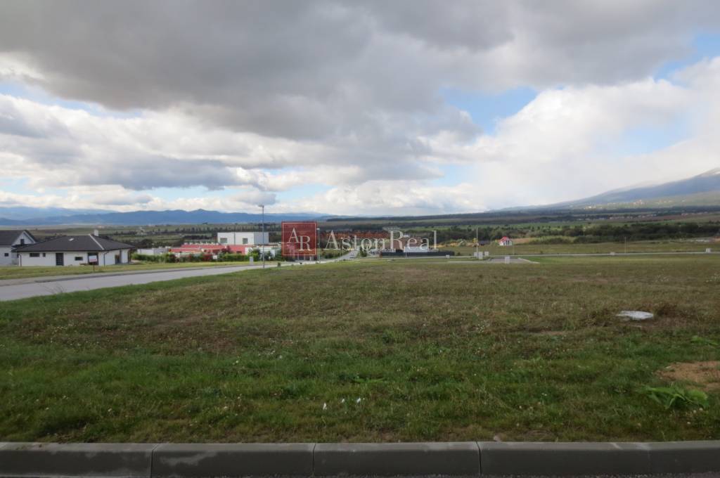 Stavebný pozemok - Vysoké Tatry -Veľká Lomnica - 900 m2