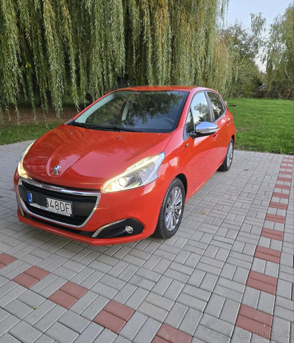 Peugeot 208 1.2l iba 22.000km