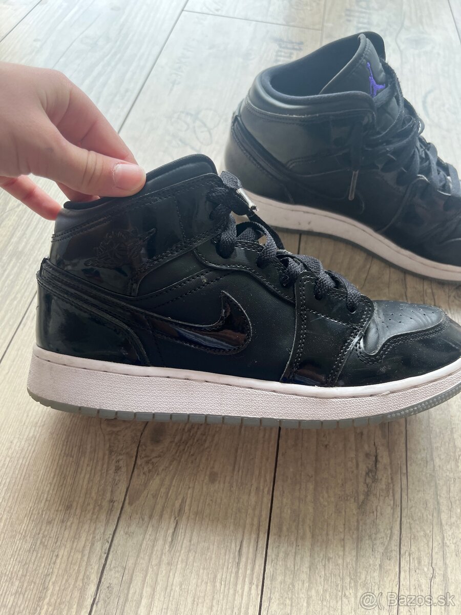 Jordan 1 black size 40