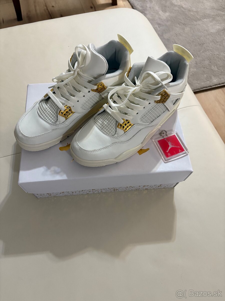 Jordan 4 metalic gold