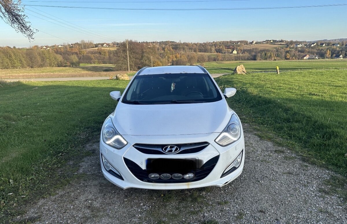 Hyundai I40 cw combi 1.7 CRDi 2011 rok 206000km NEPRIHLASENE