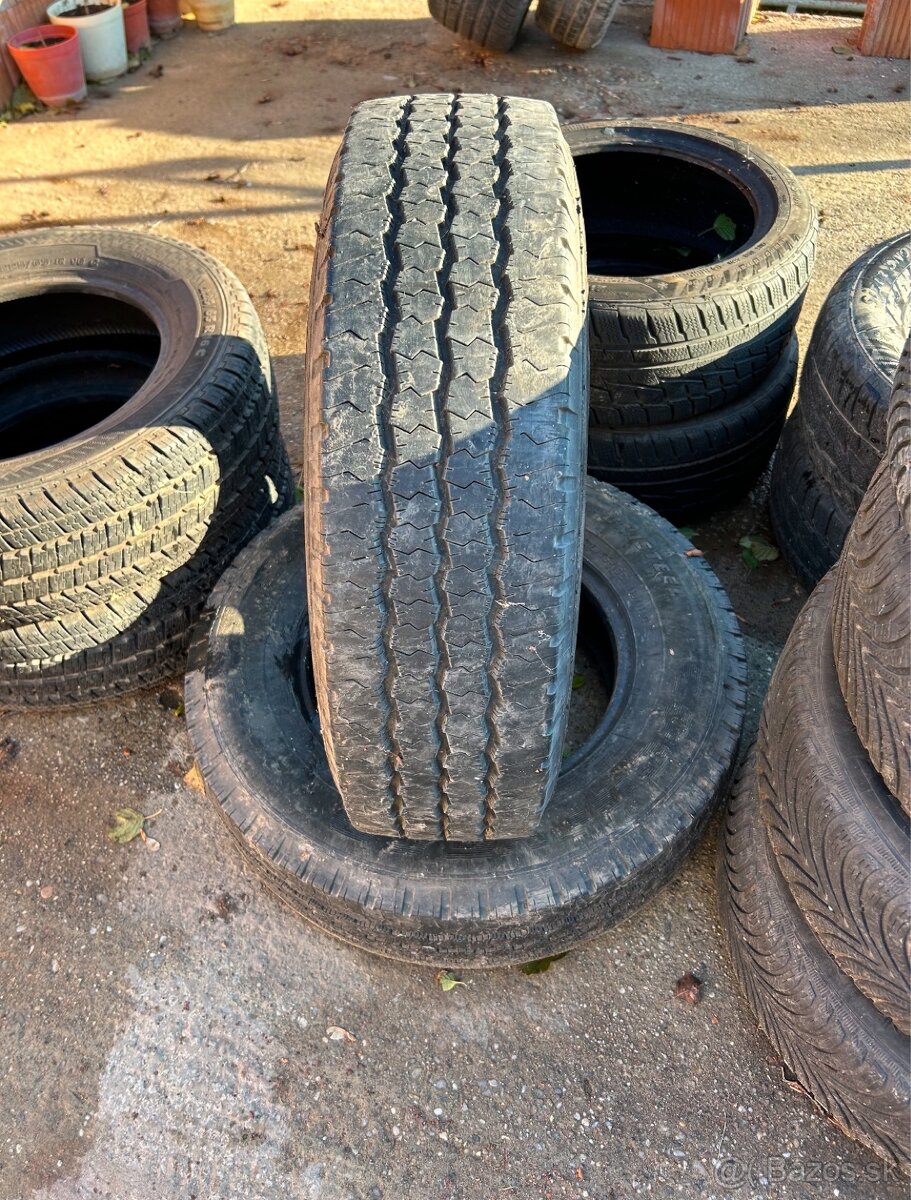 Predam zimné pneumatiky goodyear 215/75/R16C