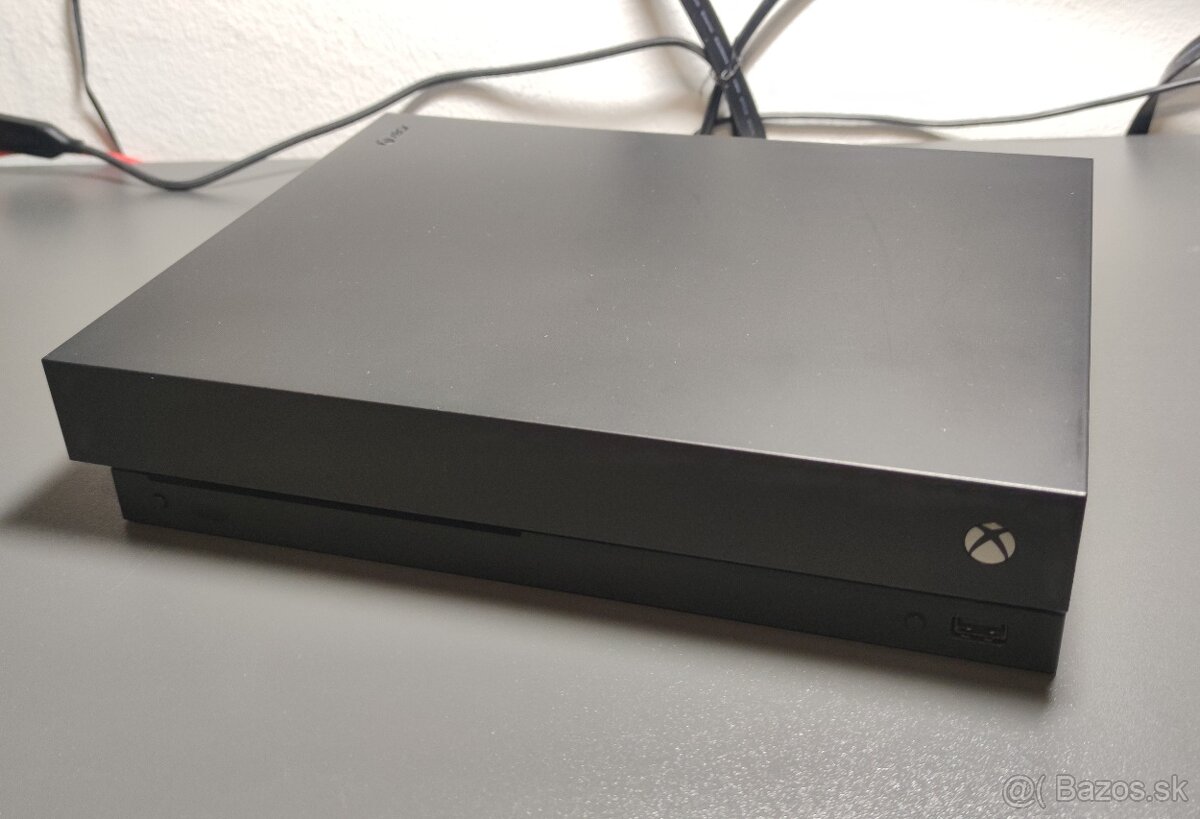 Xbox One X 1TB