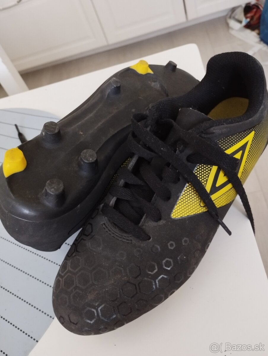 Kopačky klasicke zn.Umbro, vel.36 (UK 3,5)