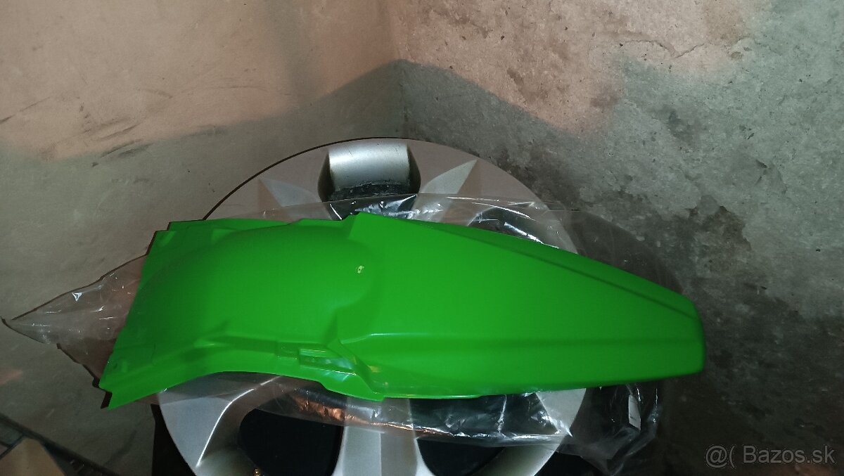 Zadný blatník nový, nepoužitý na Kawasaki kxf