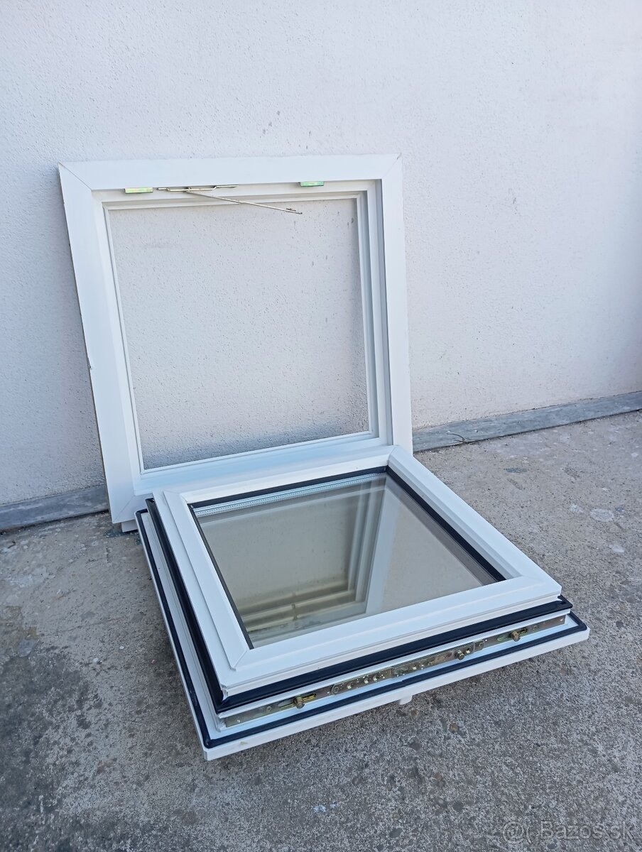 Plastové okno 60x60 cm