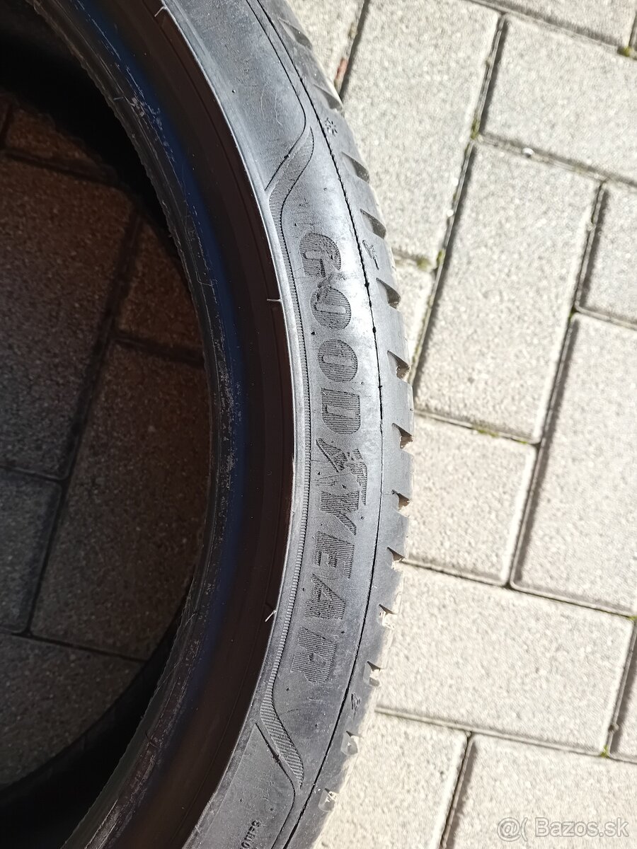 Celoročné pneu Goodyear 215/40 R18