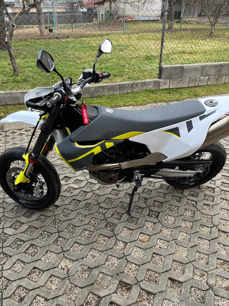 Husqvarna 701 supermoto