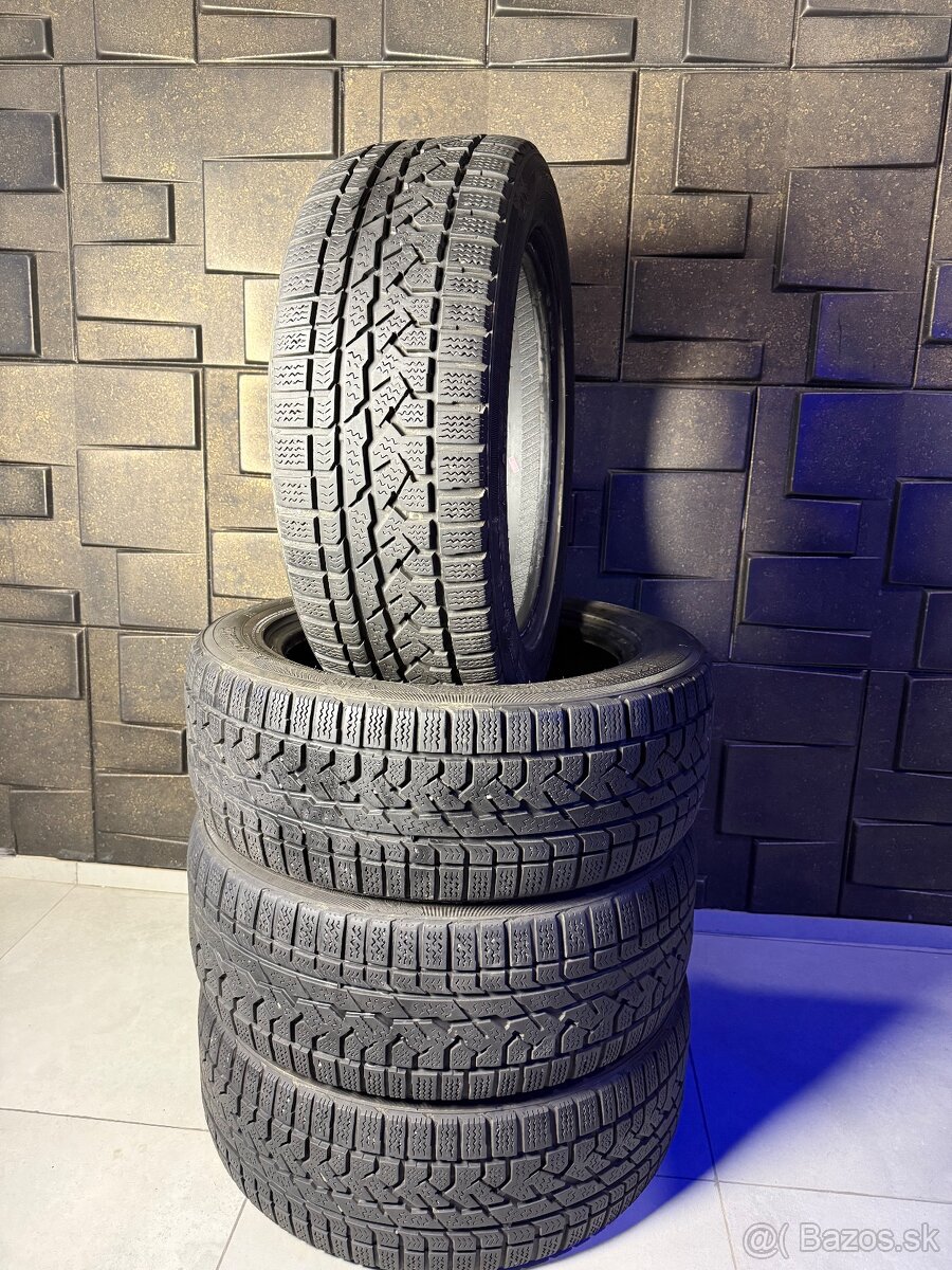 225/55R18 KUMHO I’ZEN RV Asymetric