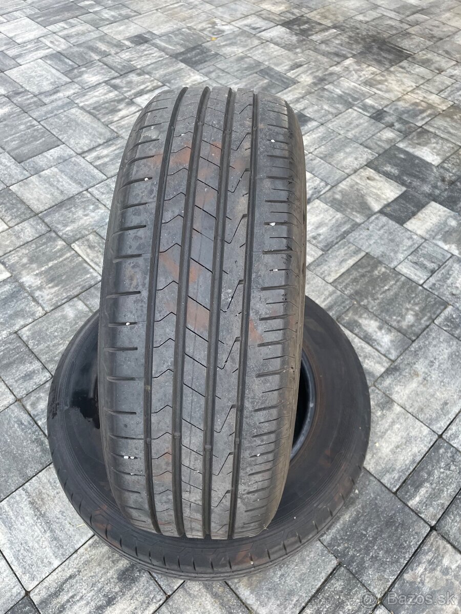 Predám 2ks letné pneu HANKOOK 215/65R17