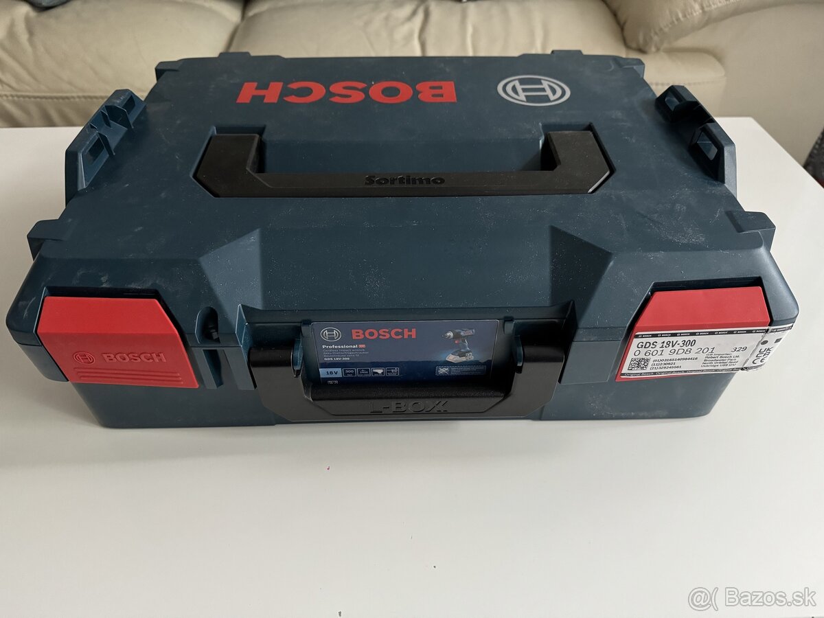 Aku razovy uťahovak Bosch GDS 18V-300 Professional