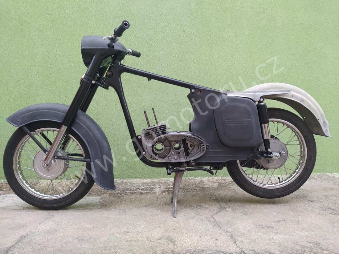 Predam torzo motorky na prihlásenie  Cz 125 - 453