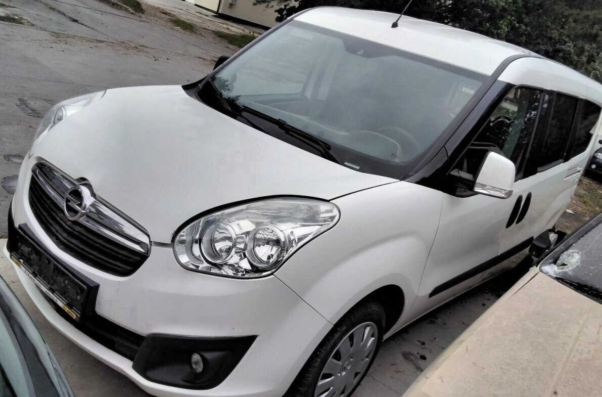 OPEL COMBO 1.6 CDTI 2016 predám DVERE, PREDNÉ DVERE, NÁRAZNÍ