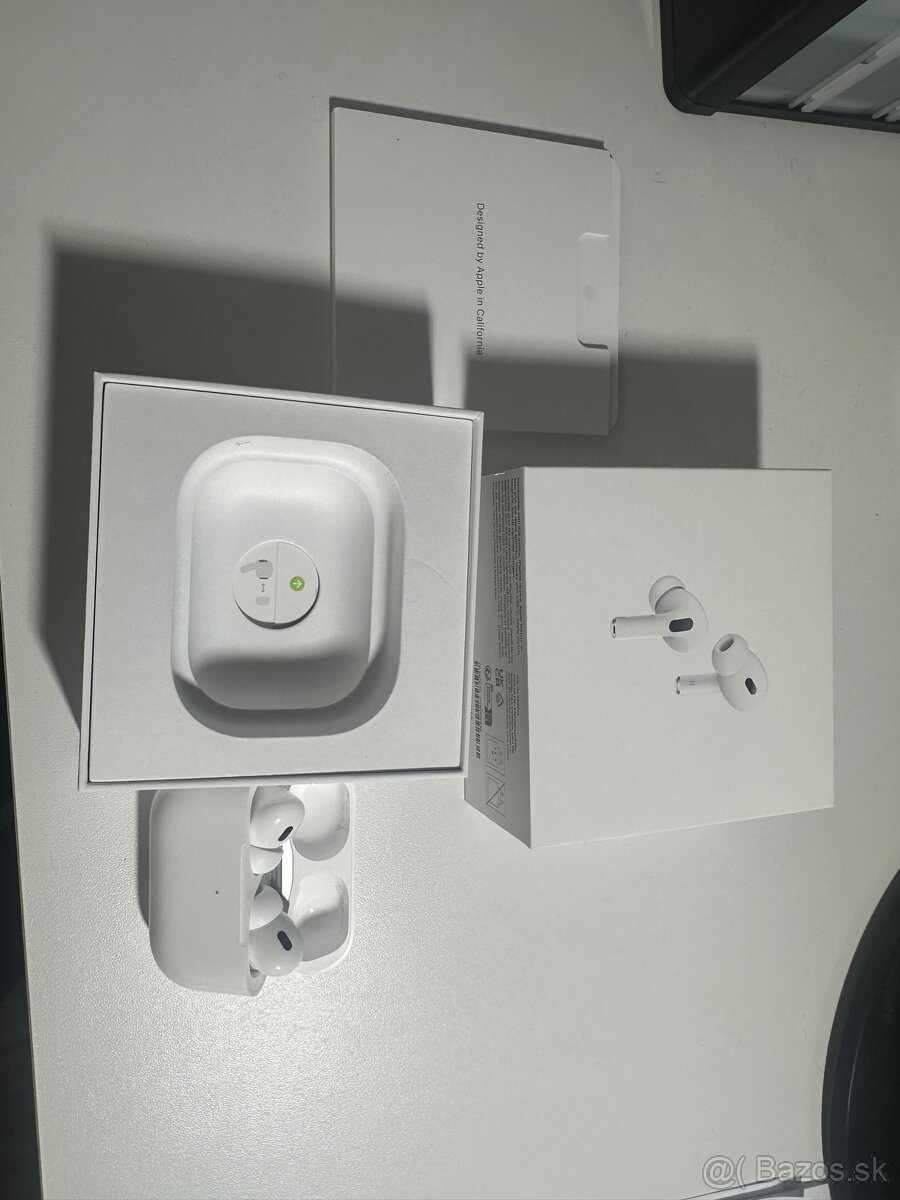 Apple AirPods (4. generácie) s aktívnym potlačením hluku