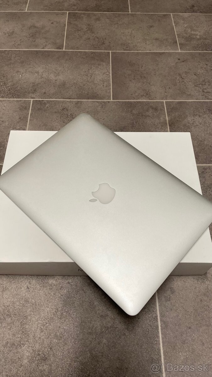 13-palcový MacBook Air