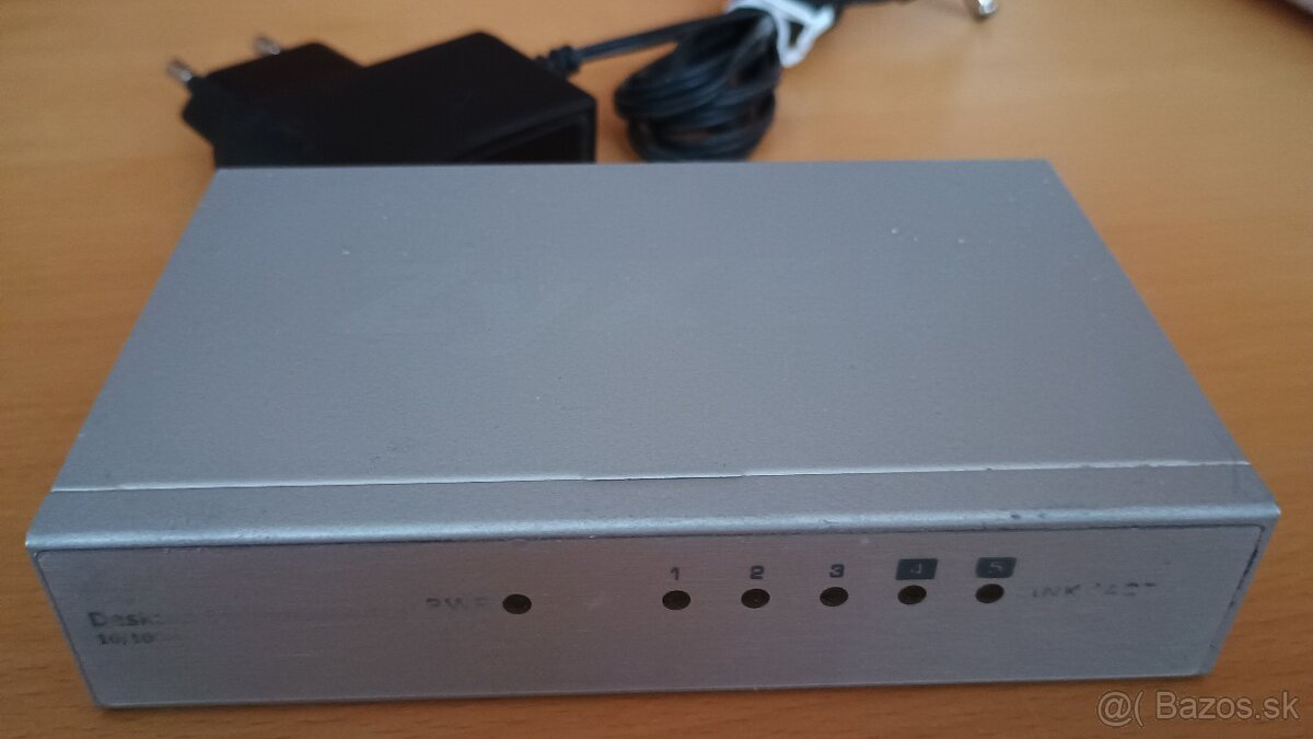 Switch ZyXEL ES-105A