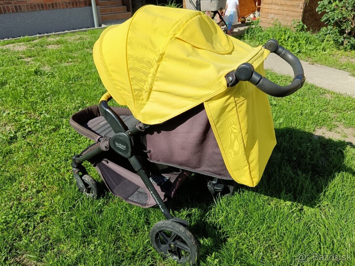 Britax B Motion 4 Plus + podložka + rukávnik