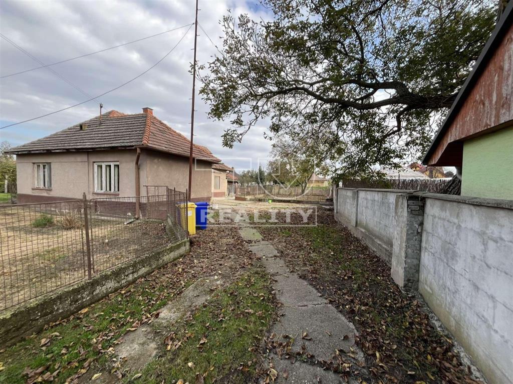 3 izb.RD, 109 m2? pozemok 795 m2, Kráľová n/V