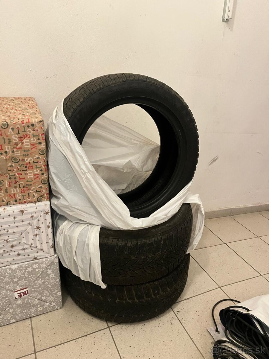 Pneu / Pneumatiky 225/50 R17 zimné/winter Runflat Dunlop