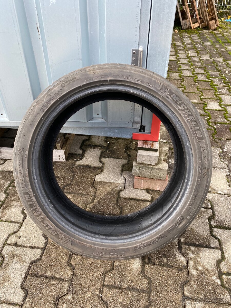 Pneumatiky letné 225/45 R19