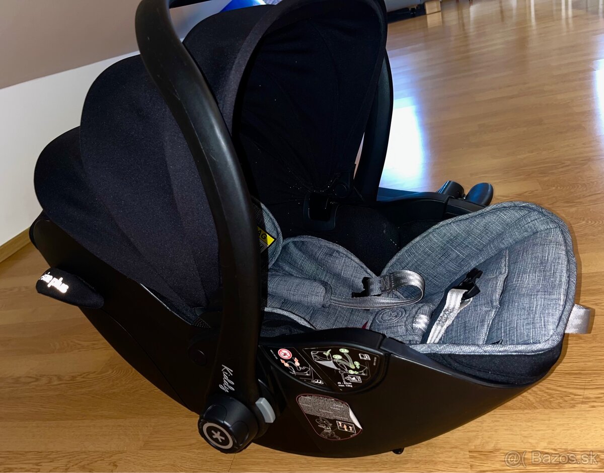 autosedačkа KIDDY Evoluna i-Size 2 spolu s ISOFIX základňou.