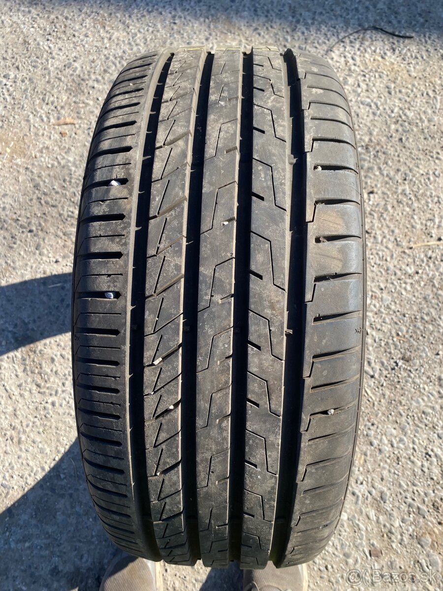 245/45R18 letna